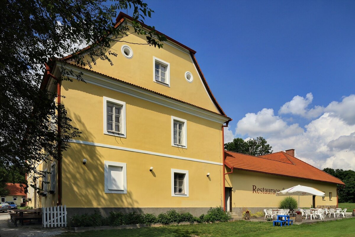 Černická obora s golfem