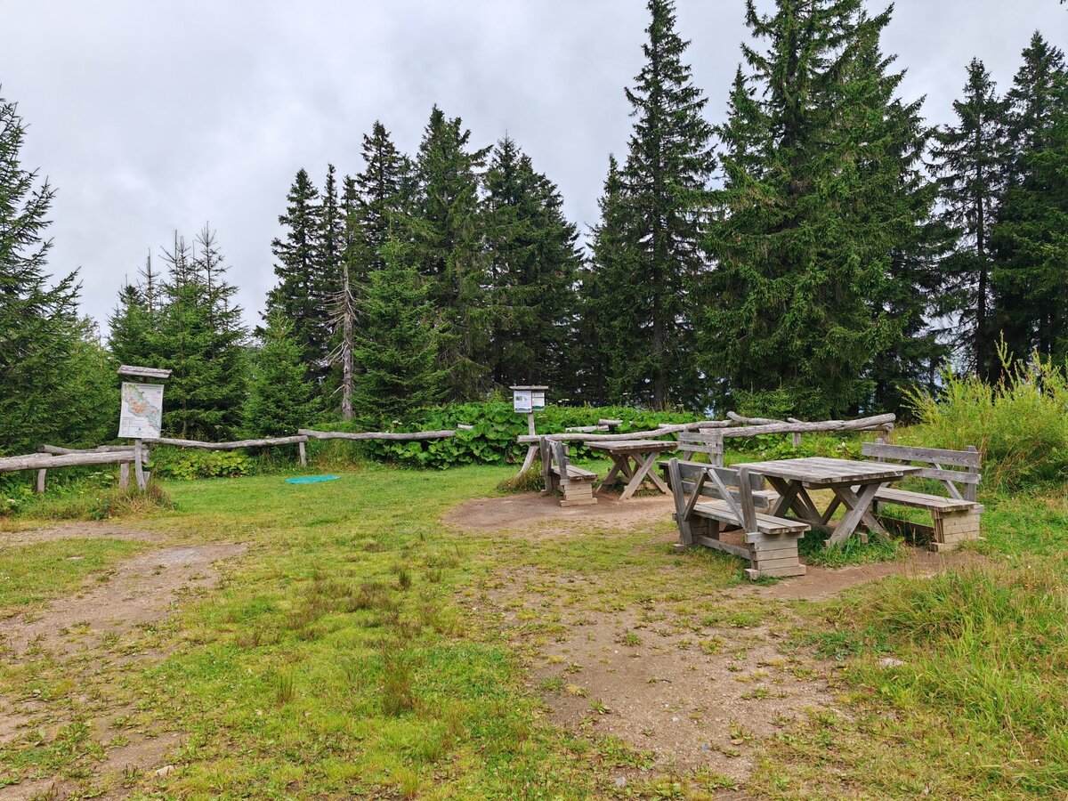 Nouzové nocoviště Poledník